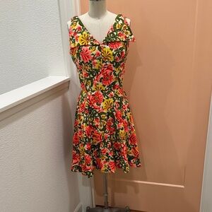 Floral Sleeveless Dress with wide collar